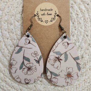 ~Handmade~ vintage style, boho, botanical earrings